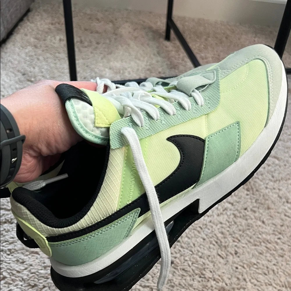 Nike Lime and Black Women's Sneakers - Picture 6 of 9